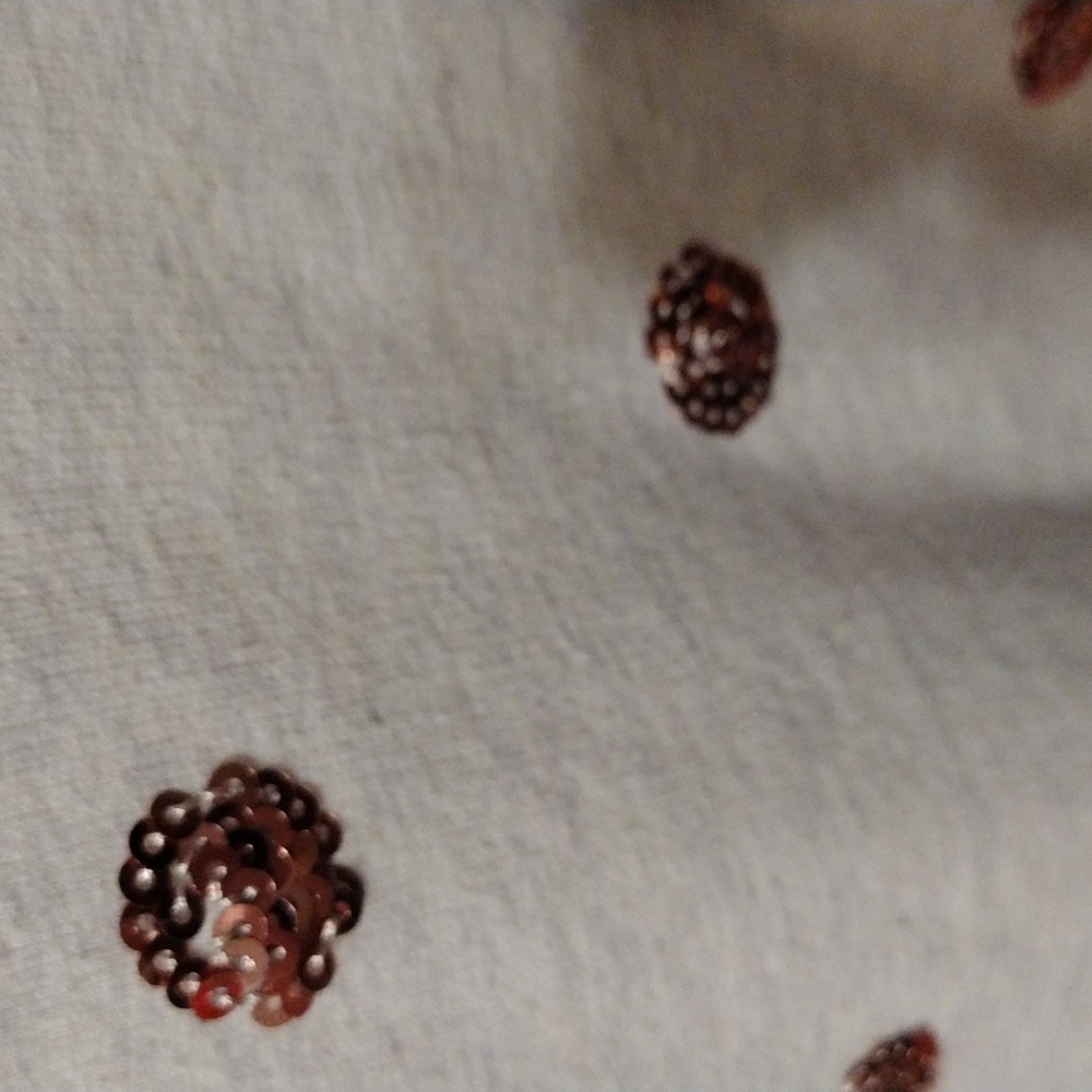 Old Navy, women's Fun And Stylish lightweight sweatshirt in extra large. - Picture 4 of 5